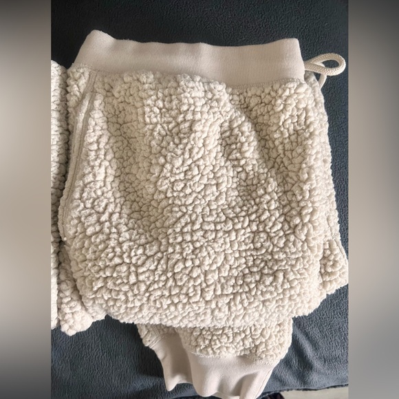 Victoria’s Secret Pink fleece jogger lounge set (worn once). - Picture 2 of 2